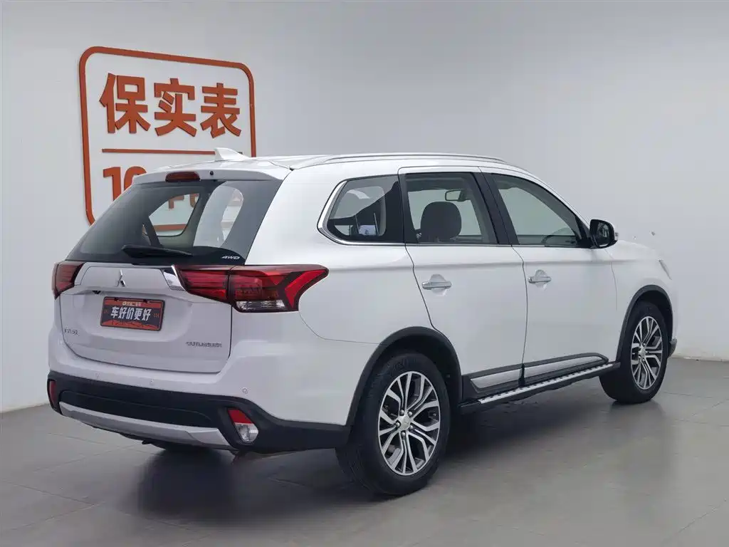 Mitsubishi Outlander 2018 2.4L 4WD Luxury Edition 7-seater фото 2