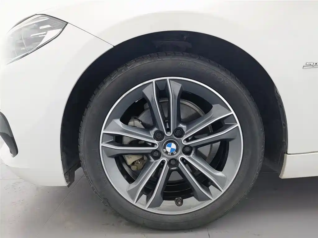 BMW 1 Series 2018 118i Sport Edition фото 17