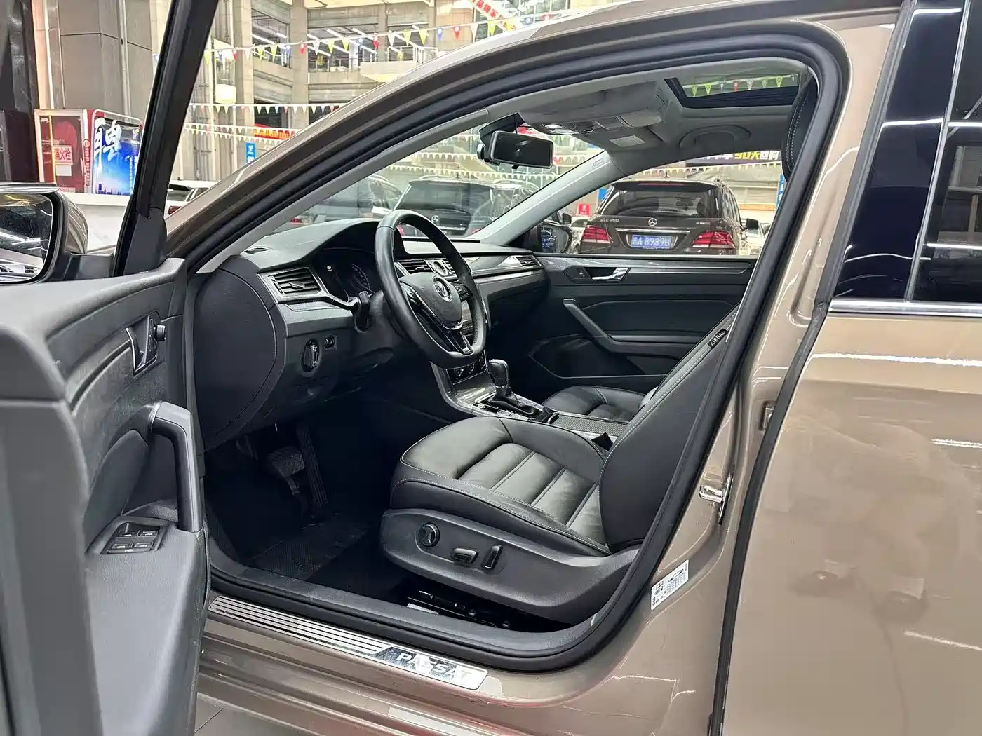 Volkswagen Passat 2017 330TSI DSG Luxury фото 17