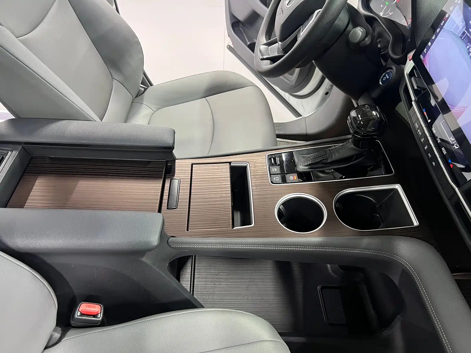 Фото 23 - Toyota Granvia