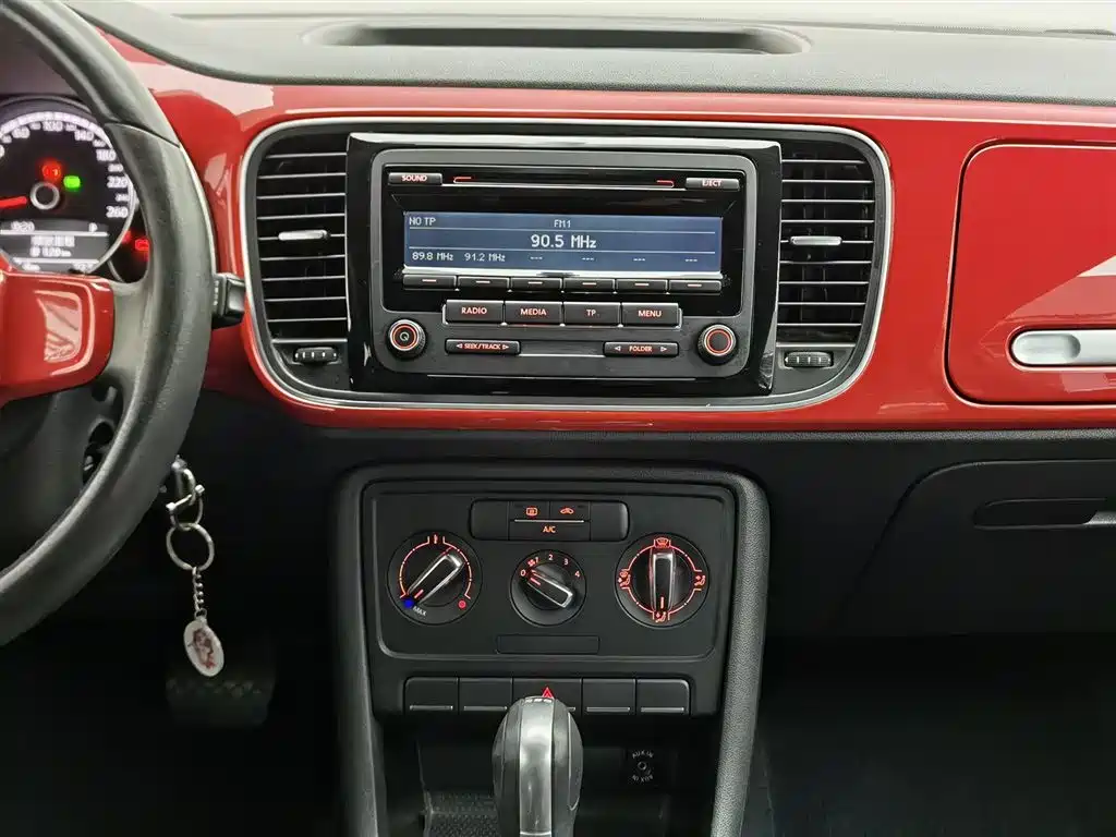 Volkswagen Beetle 2015 180TSI фото 12