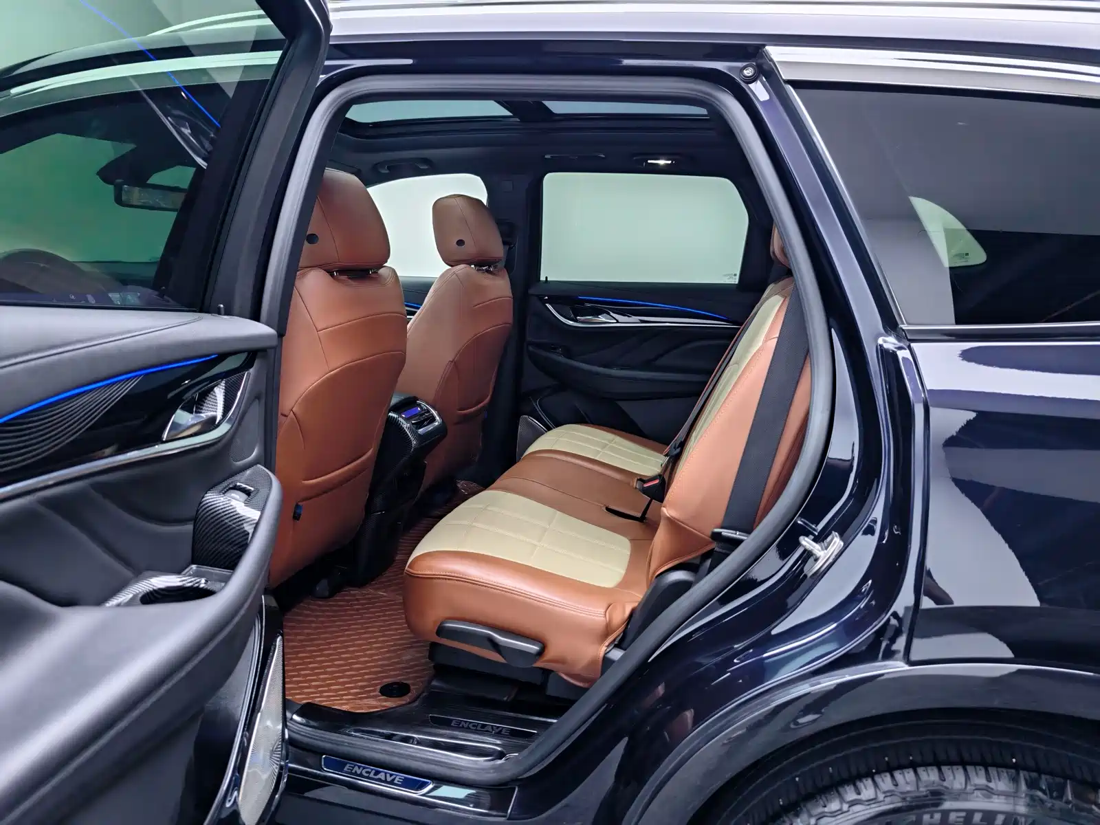 Photo 17 - Buick Enclave