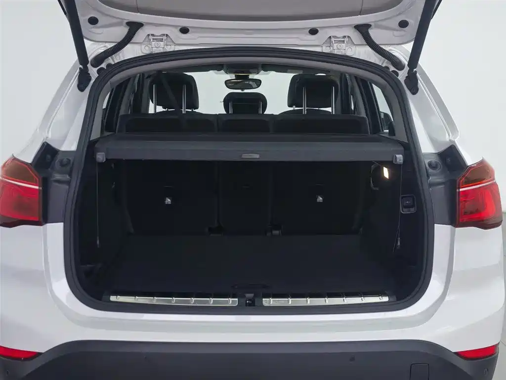 BMW X1 2018 sDrive18Li Fashion Model фото 16