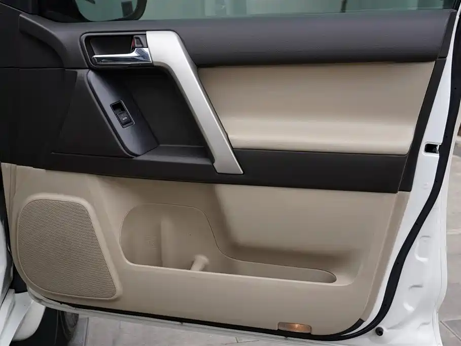 Toyota Prado 2010 4.0L Automatic TX-L фото 22