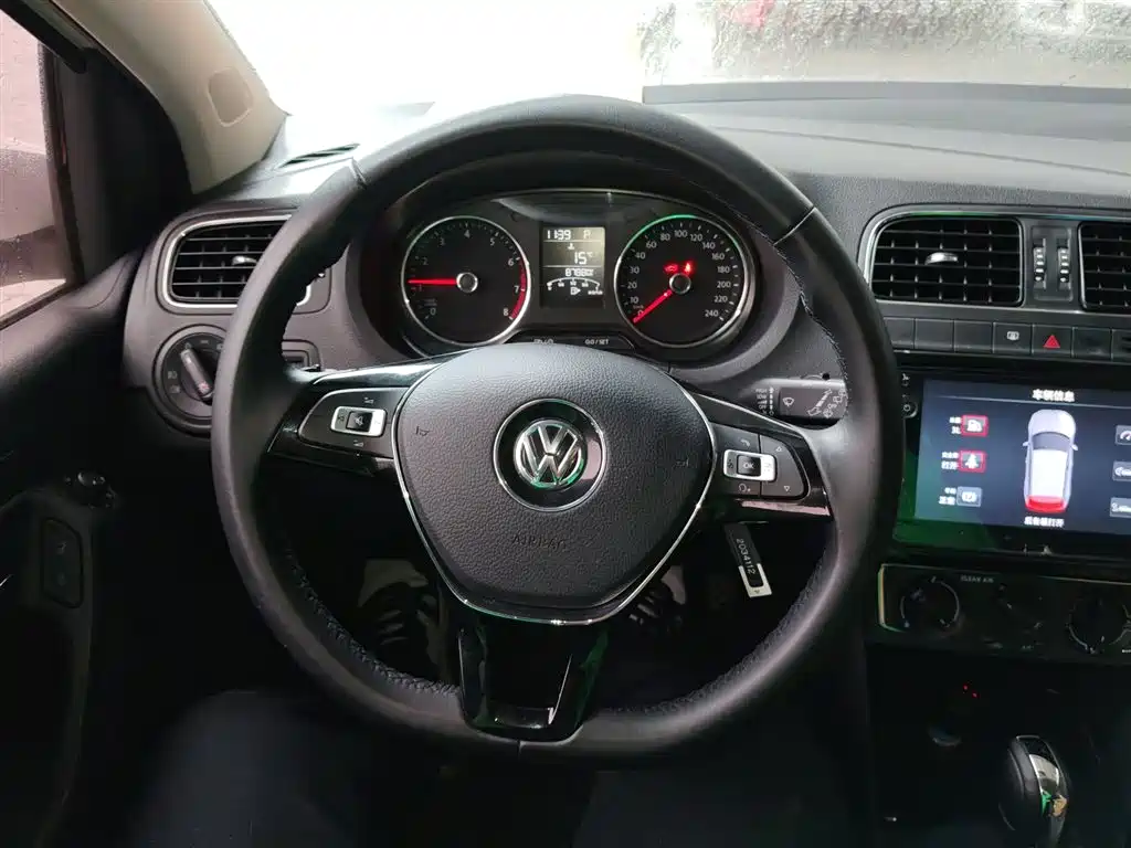 Volkswagen Polo 2016 1.6L Automatic Comfort фото 7