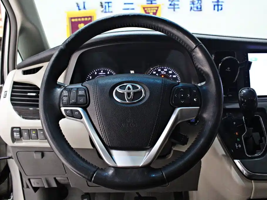 Photo 6 - Toyota Sienna