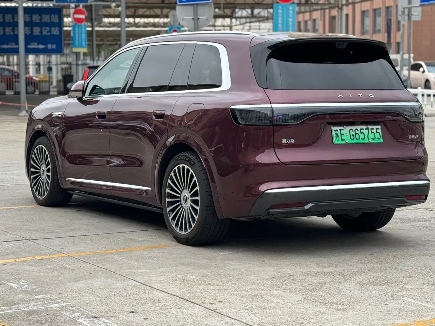 AITO Wenjie AITO M8 2025 Model Extended Range Ultra Edition 53.4kWh 5-Seater фото 8