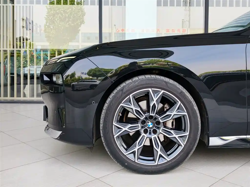 BMW 7 Series 2023 Model 735Li Luxury Package фото 4