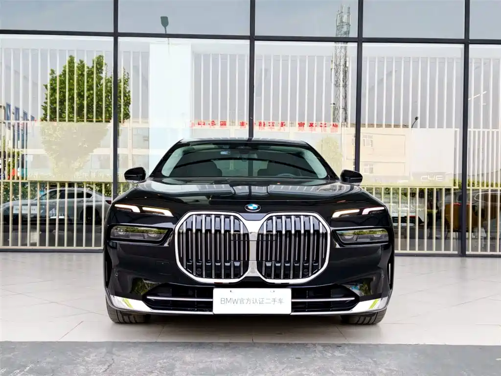 BMW 7 Series 2023 Model 735Li Luxury Package фото 2