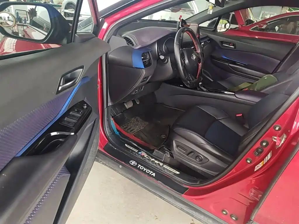 Toyota C-HR 2020 Model 2.0L Leading фото 12