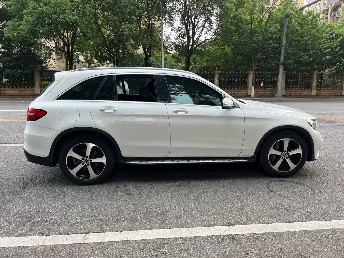 Mercedes-Benz GLC 2018 Facelift GLC 260 4MATIC Luxury фото 13