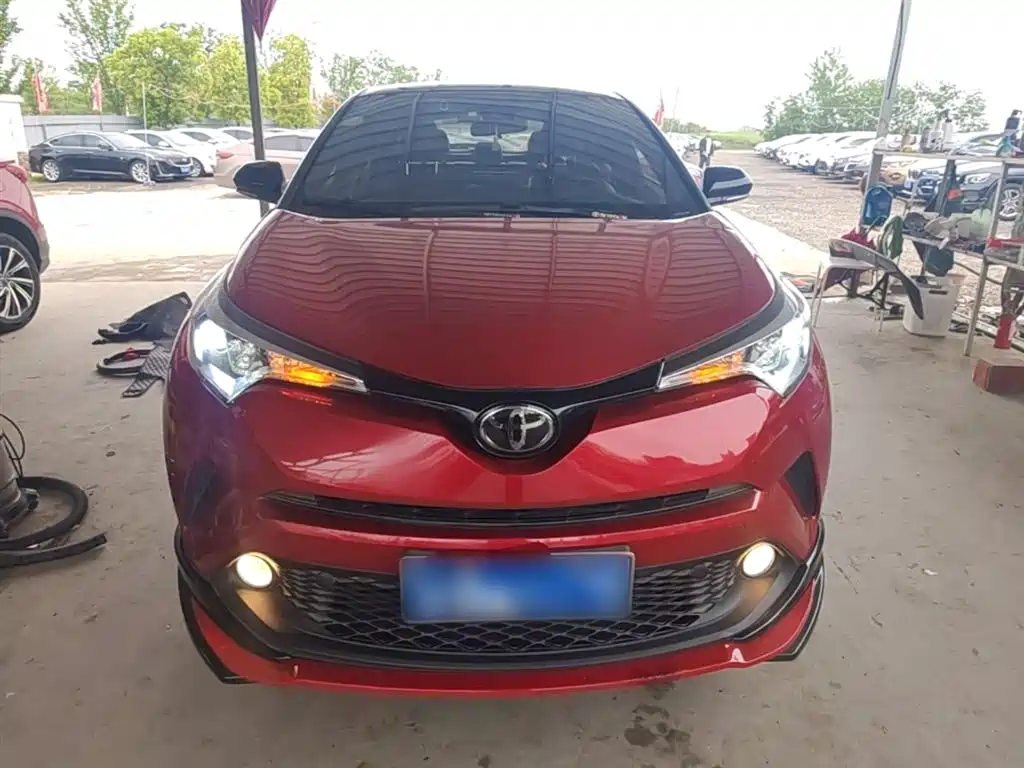 Toyota C-HR 2020 Model 2.0L Leading фото 3