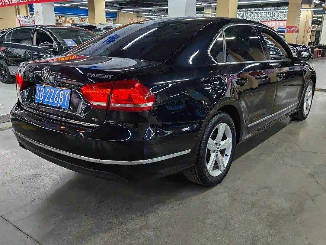 Volkswagen Passat 2014 1.8TSI DSG Executive Edition фото 4