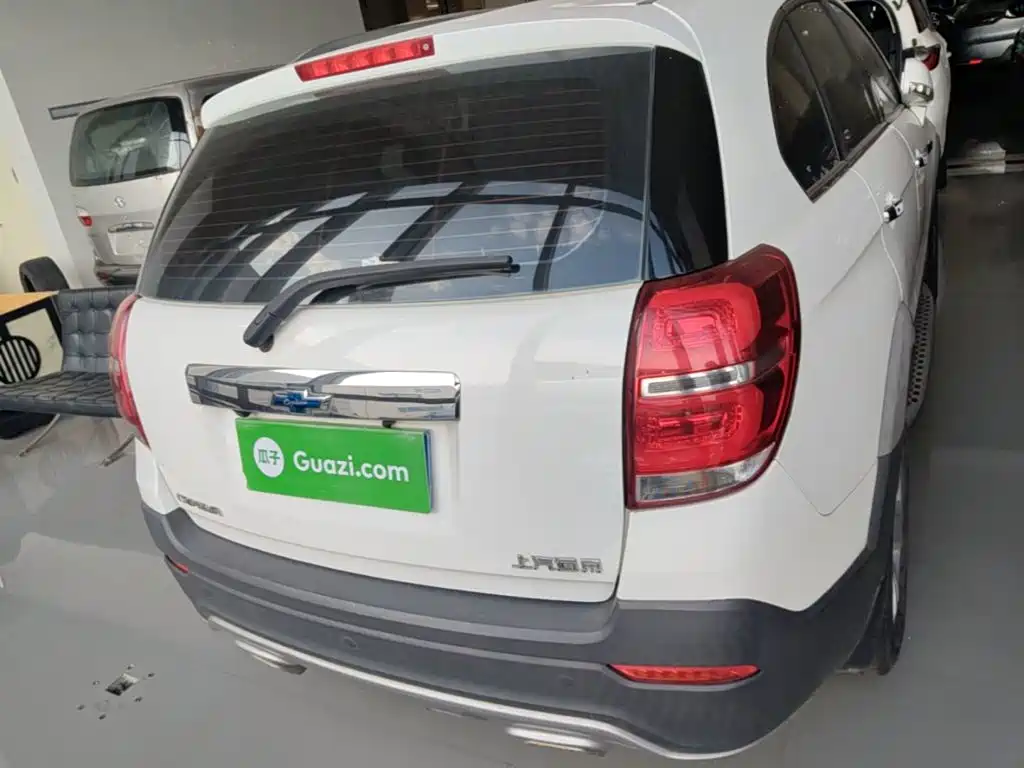 Photo 6 - Chevrolet Captiva