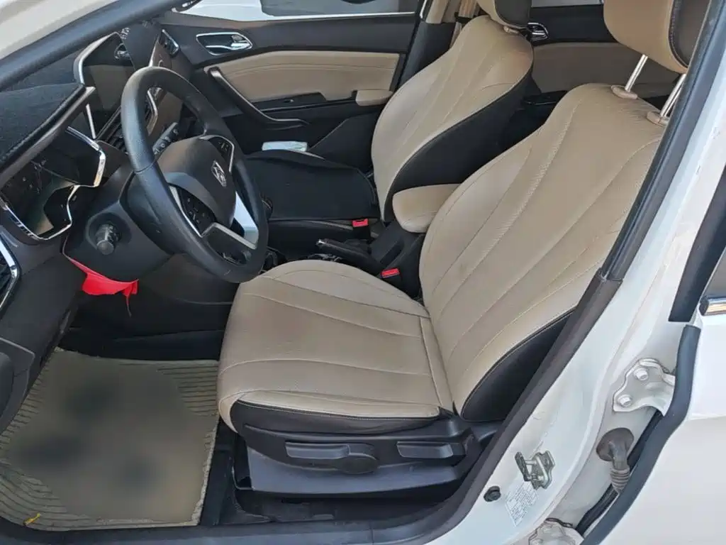 Baojun 310W 2018 2017 1.5L Manual Fashion Edition (China V)