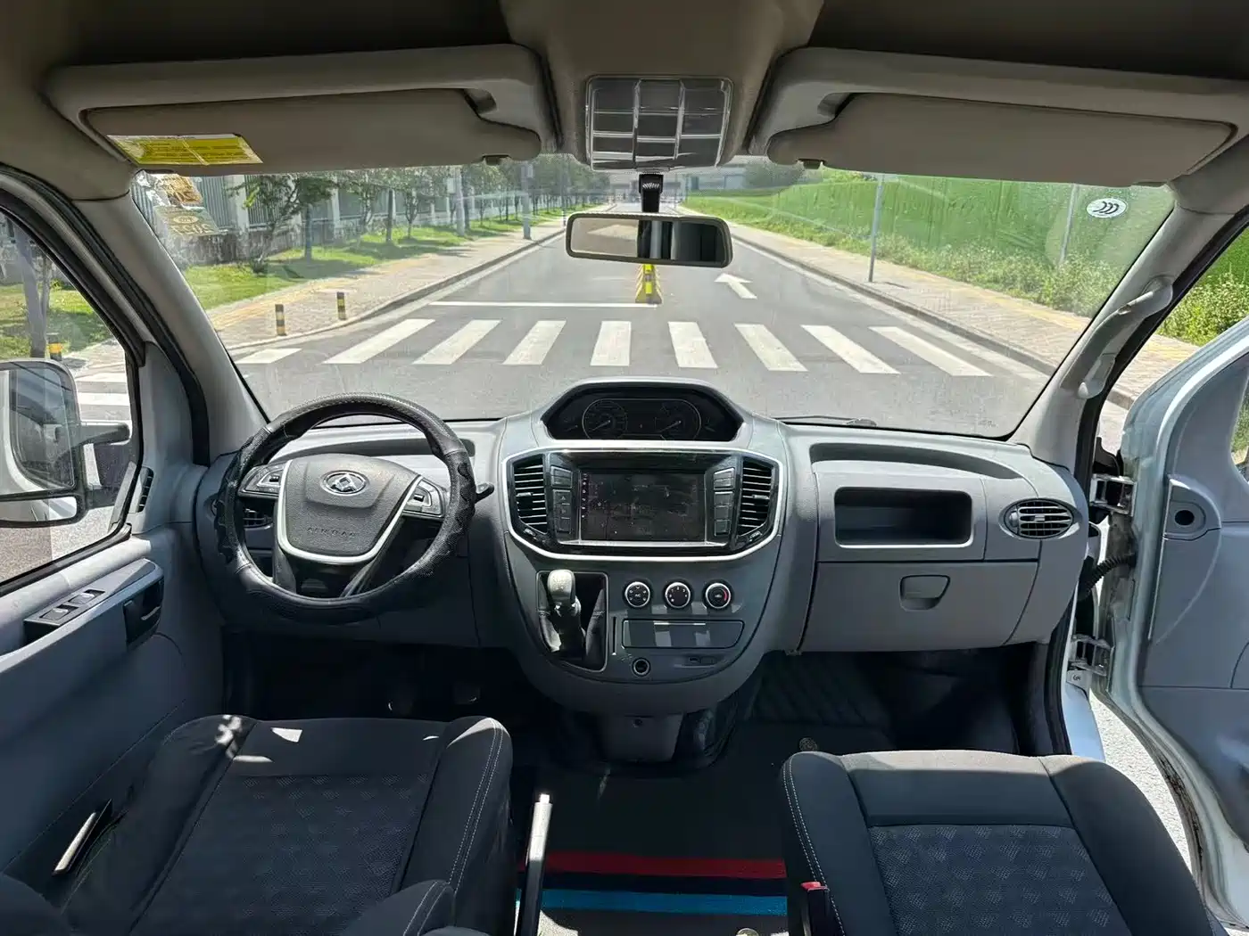 SAIC Maxus Xintu V80 2016 2.5T Manual Aoyun Tong China IV Long Wheelbase Medium Roof 7-seater фото 12