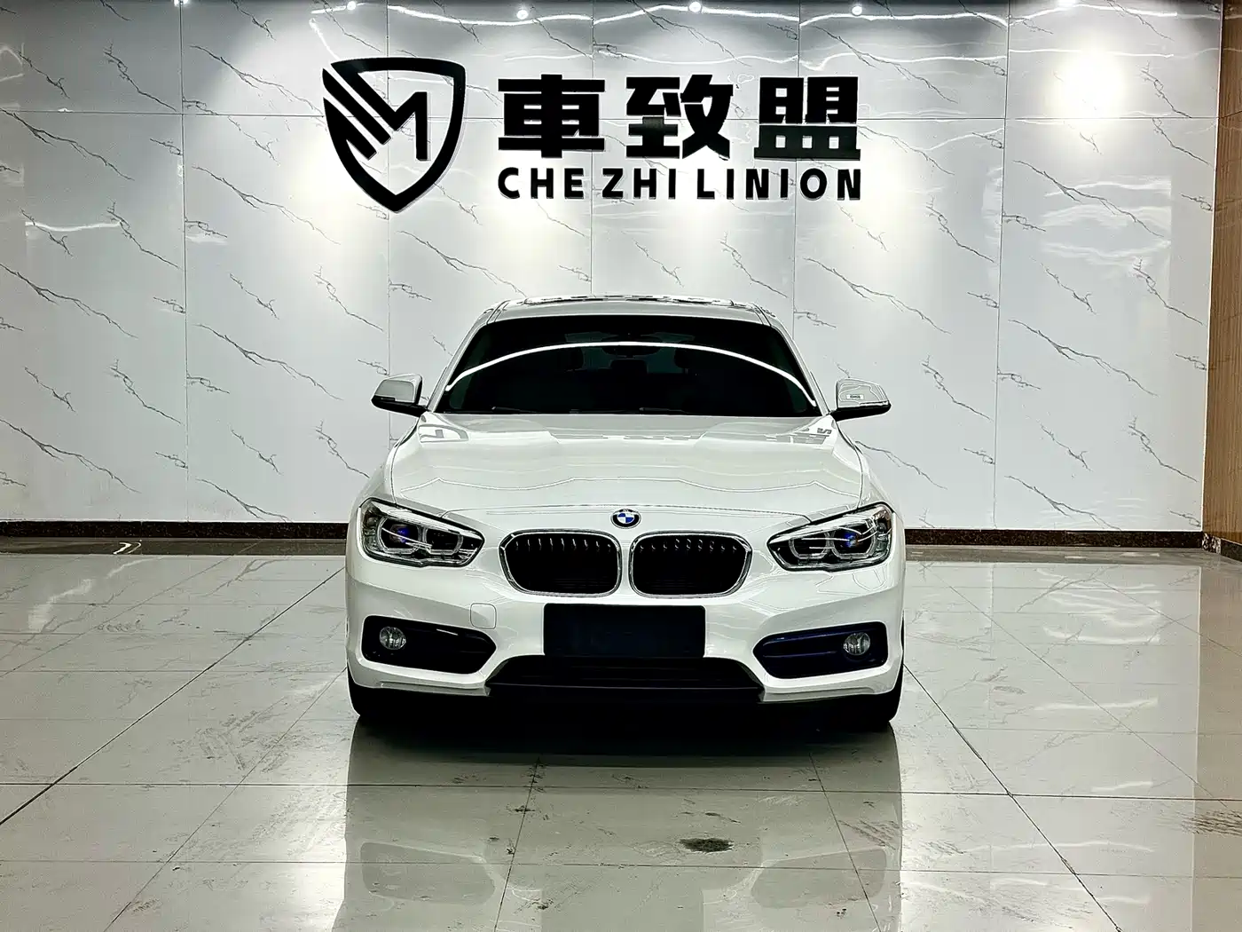 BMW 1 Series (Import) 2015 120i Sport Design Package фото 2