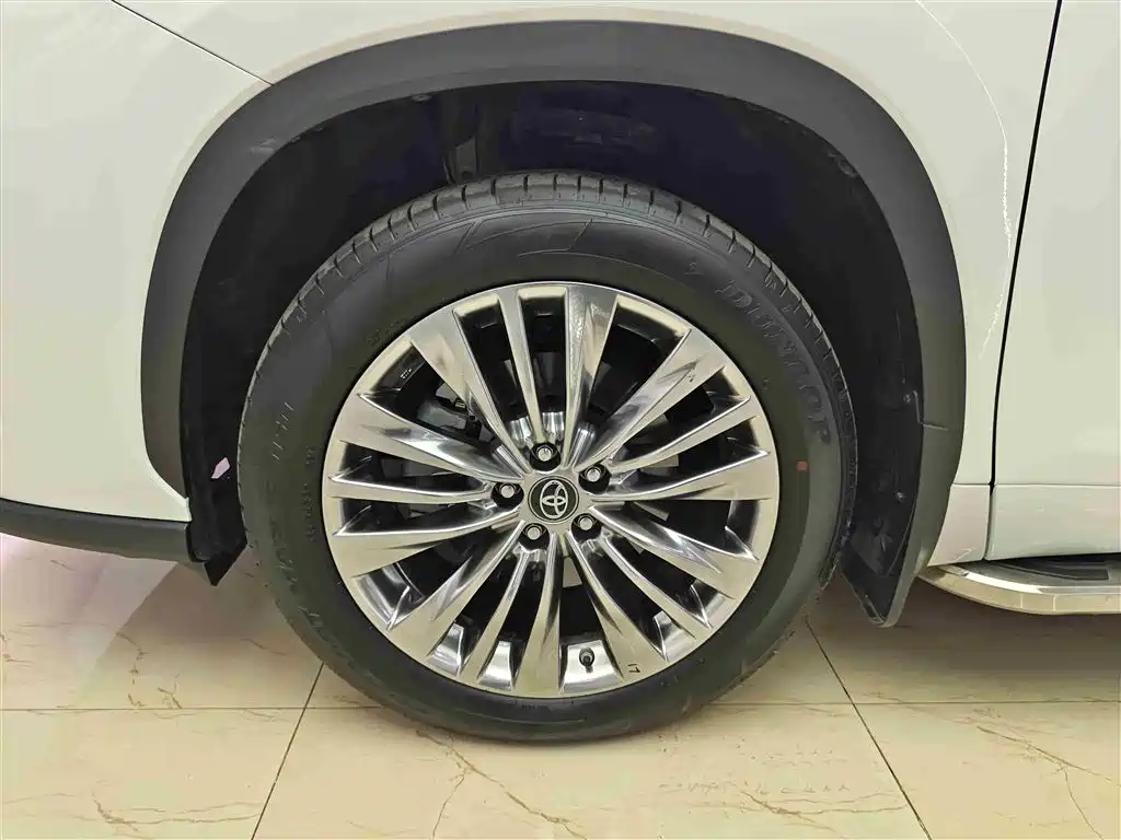 Toyota Highlander 2022 Hybrid 2.5L 4WD Luxury 7-Seater фото 8