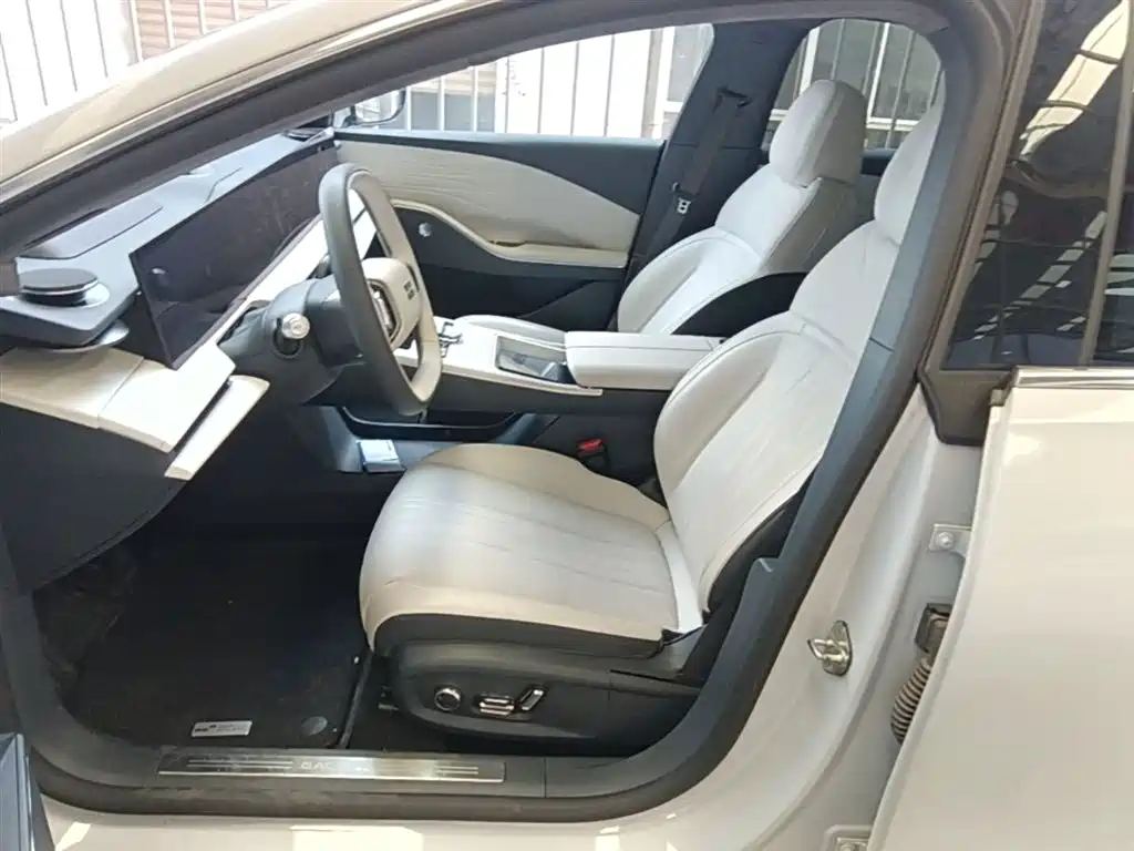 Geely Galaxy Galaxy E8 2024 665km RWD Starship Voyager Edition фото 15