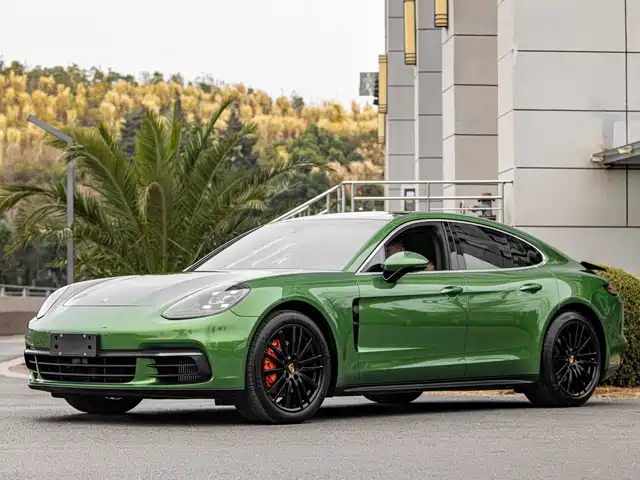 PORSCHE PANAMERA
