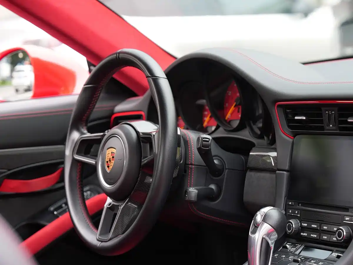 Porsche 911 2018 GT2 RS 3.8T фото 14