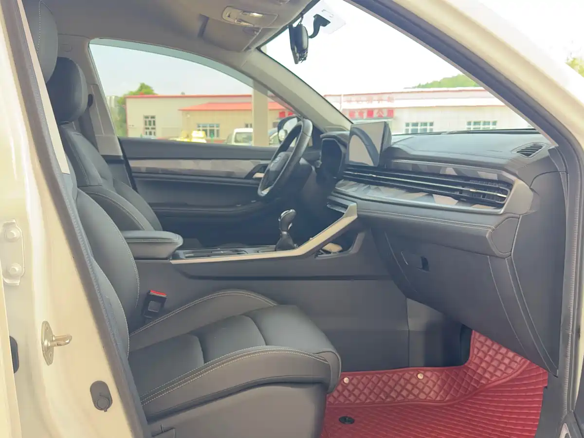 Photo 7 - Geely Emgrand X6