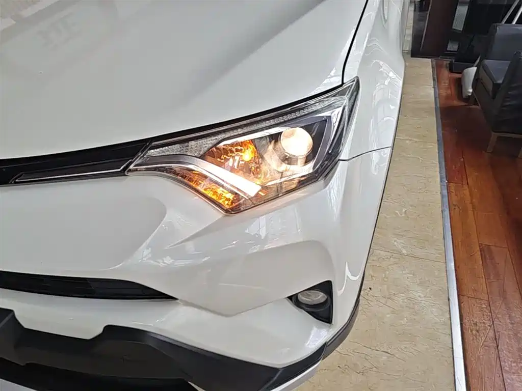 Toyota RAV4 Rongfang 2016 2.0L CVT 2WD Trend (China V) фото 24