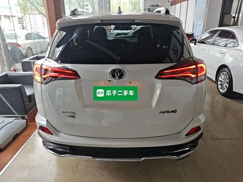 Toyota RAV4 Rongfang 2016 2.0L CVT 2WD Trend (China V) фото 6