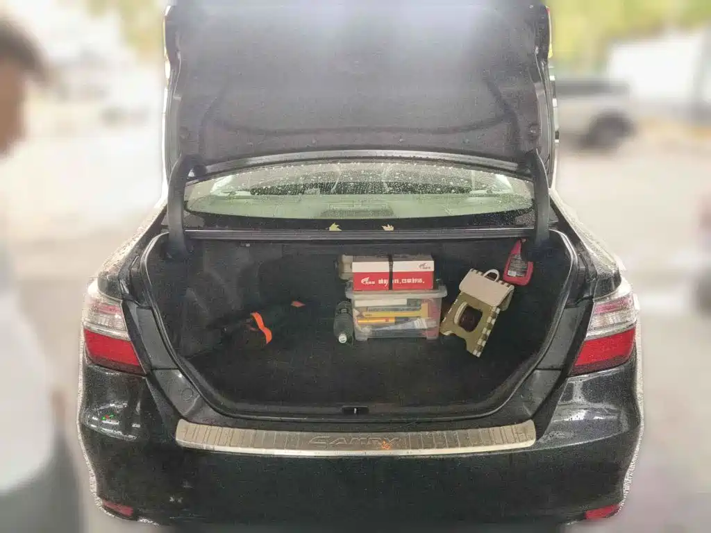Фото 4 - Toyota Camry