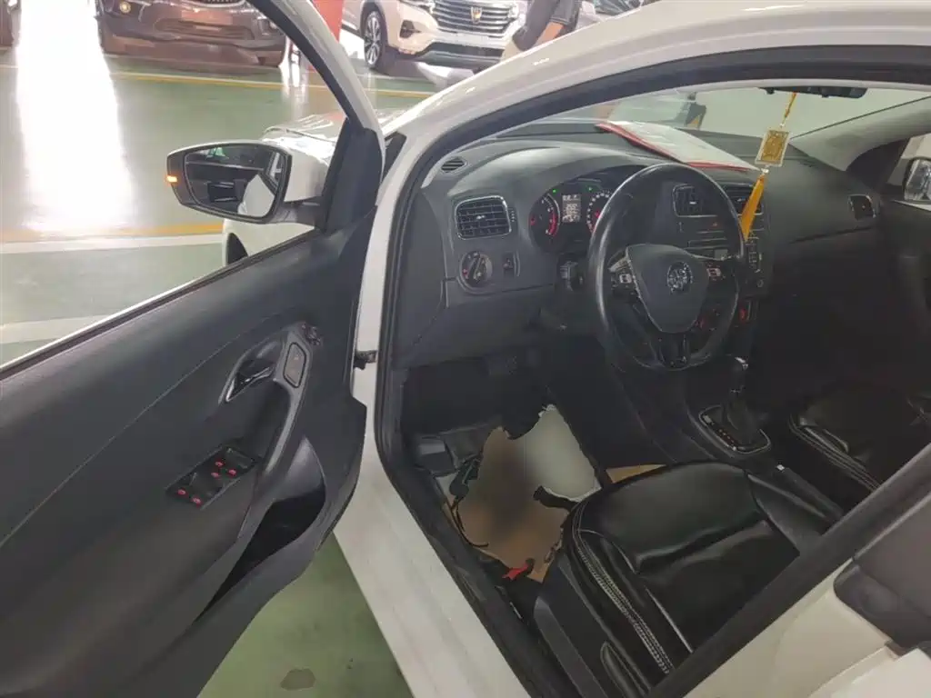 Volkswagen Polo 2016 1.6L Automatic Comfort фото 16