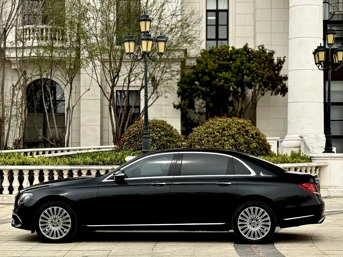 Mercedes-Benz E-Class 2020 E 300 L Luxury Model фото 6