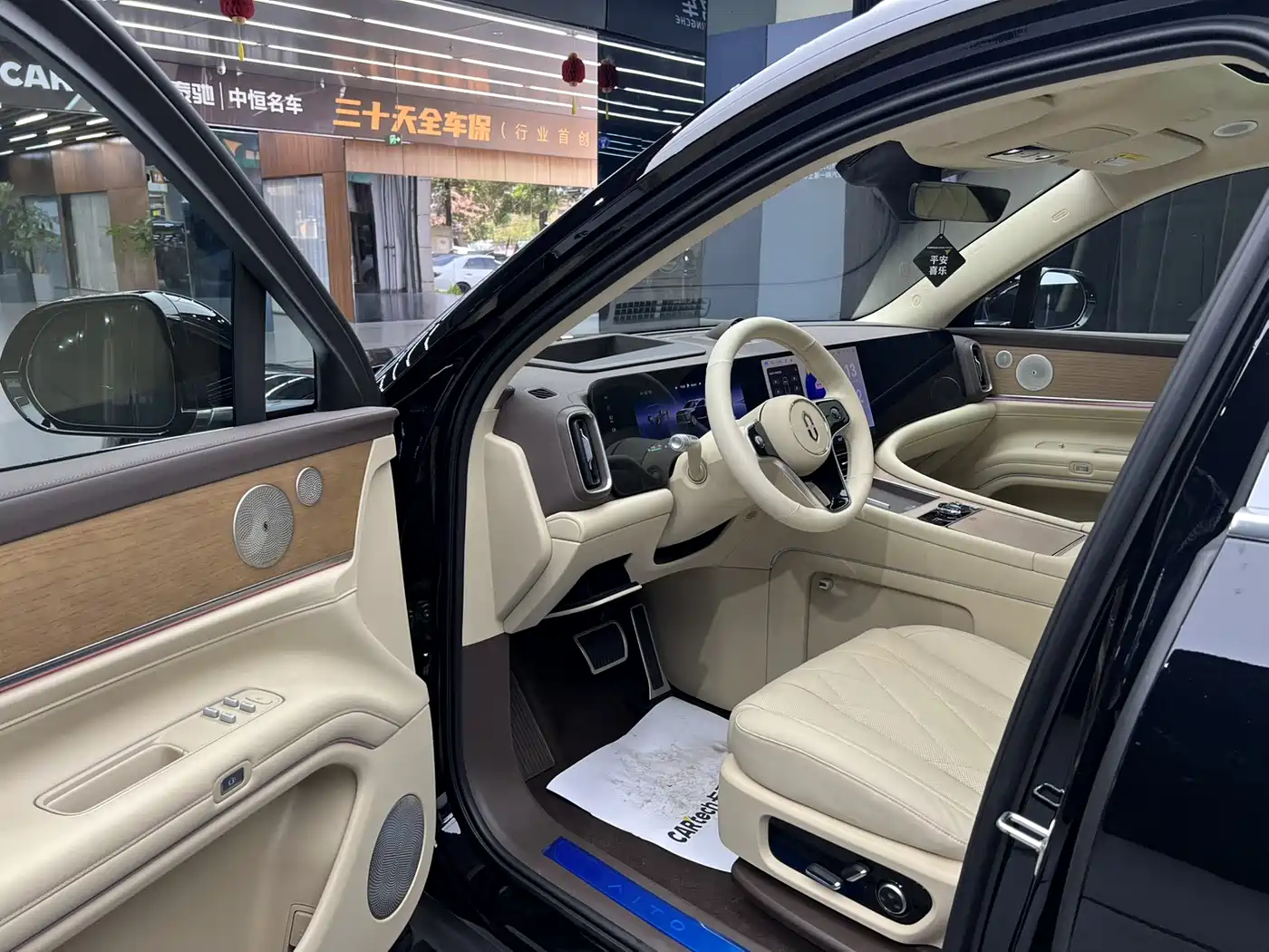 AITO Wenjie AITO M9 2024 Model Extended Range Ultra Edition 52kWh 5-Seater фото 7