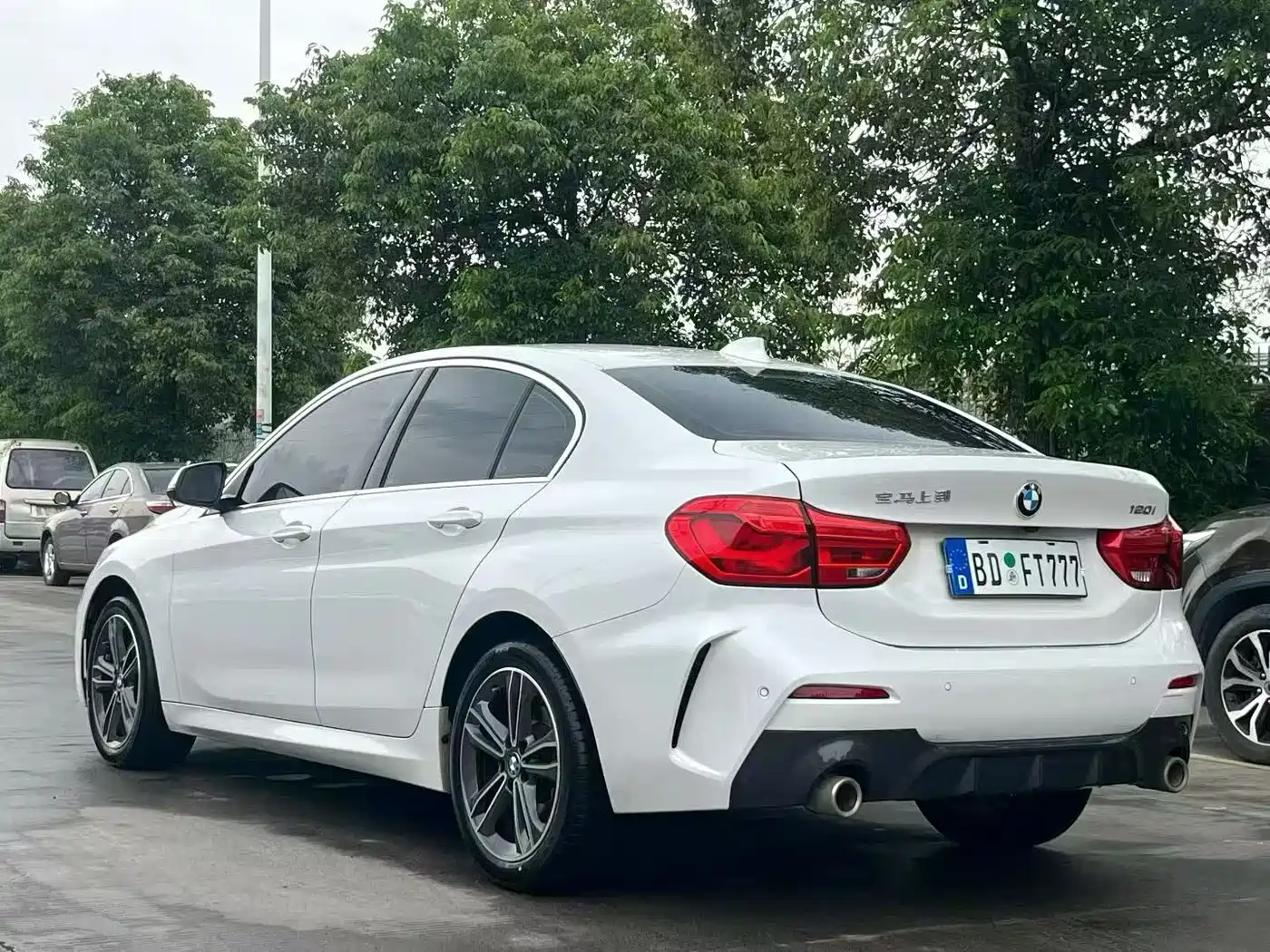 BMW 1 Series 2023 120i M Sport фото 9