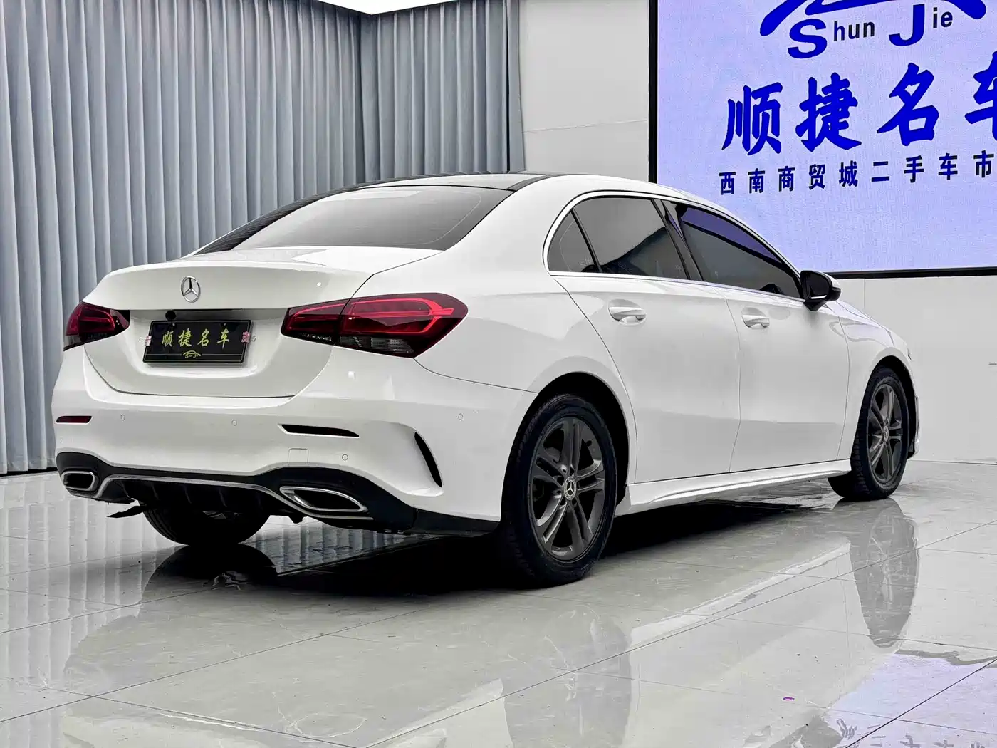 Mercedes-Benz A-Class 2019 A 180 L Sport Sedan фото 16