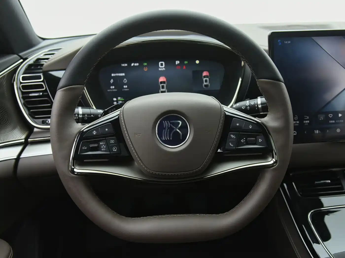 BYD Han 2025 DM-i Smart Driving Edition 125KM LiDAR Flagship фото 10
