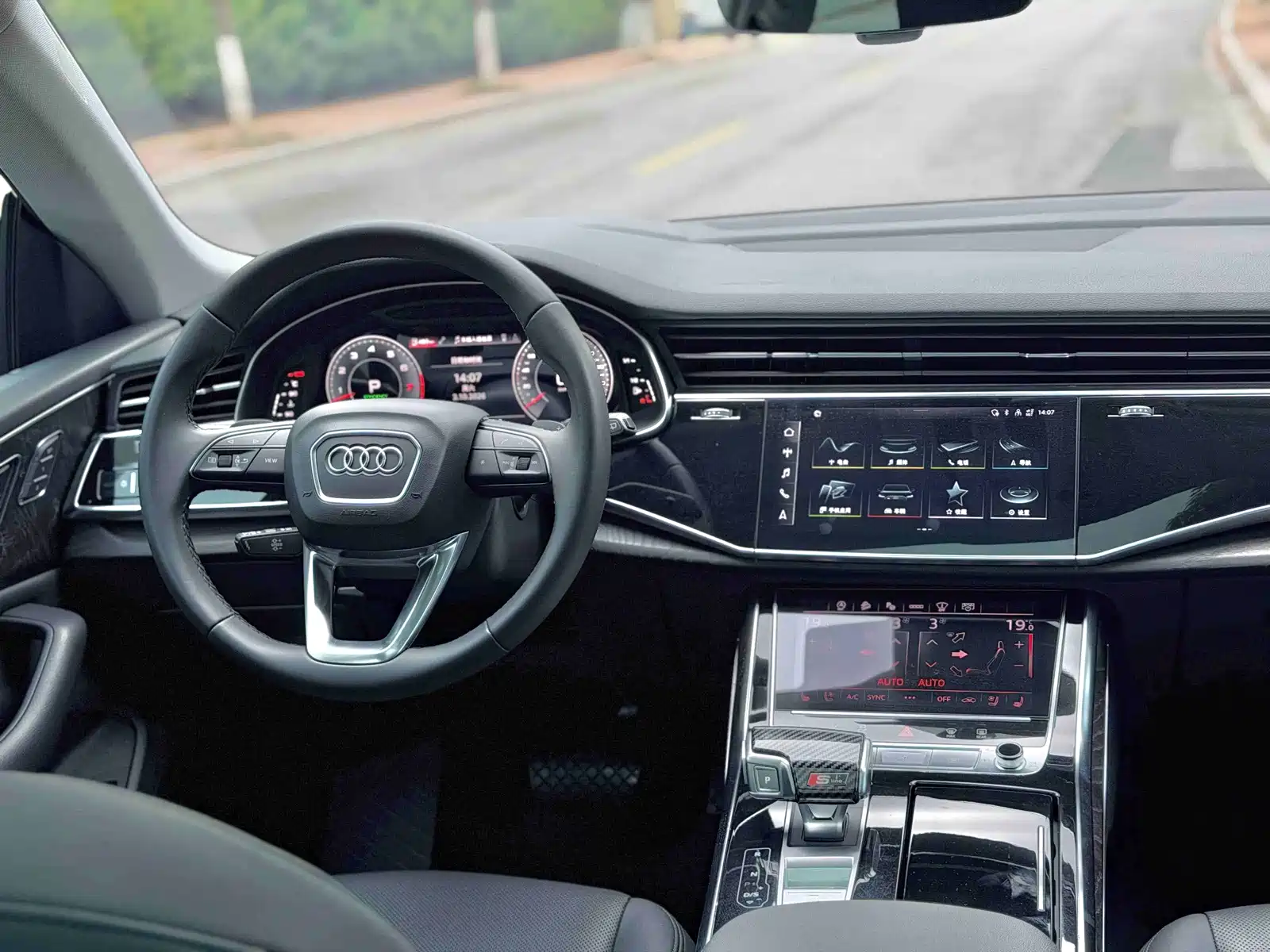 Фото 5 - Audi Q8