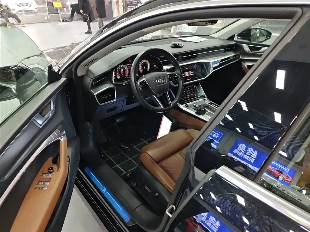 Audi A7 2023 Model 45 TFSI Premium Selection Edition фото 12