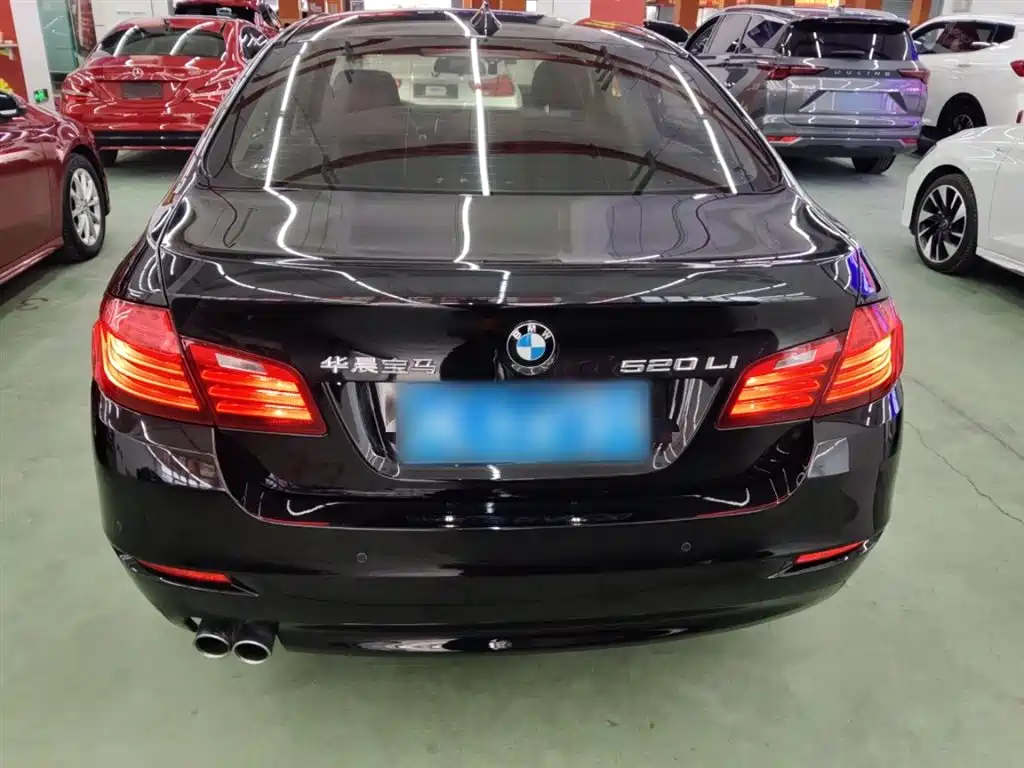 BMW 5 Series 2017 520Li Classic Edition фото 4