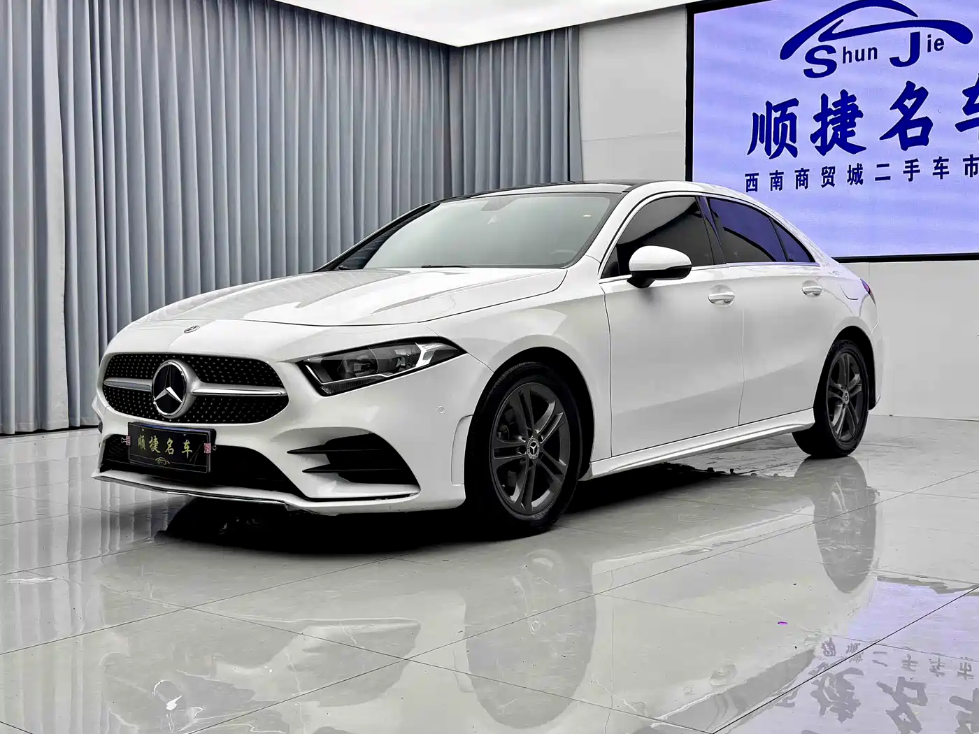 Mercedes-Benz A-Class 2019 A 180 L Sport Sedan фото 2