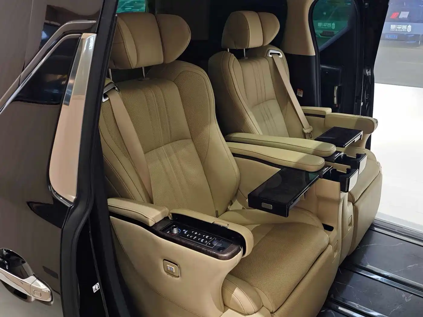 Toyota Alphard 2021 Hybrid 2.5L Premium фото 7