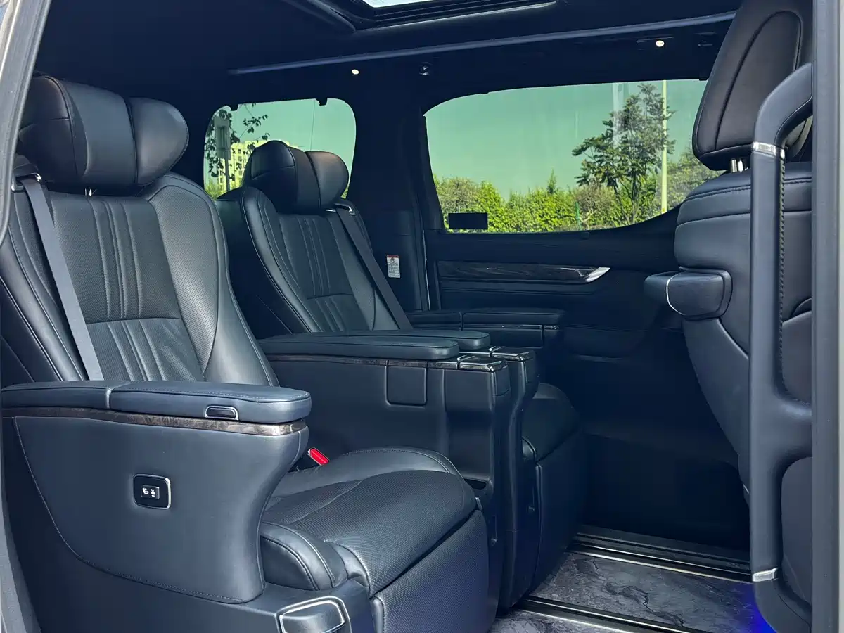 Toyota Alphard 2020 Hybrid 2.5L Gold Special Edition фото 9