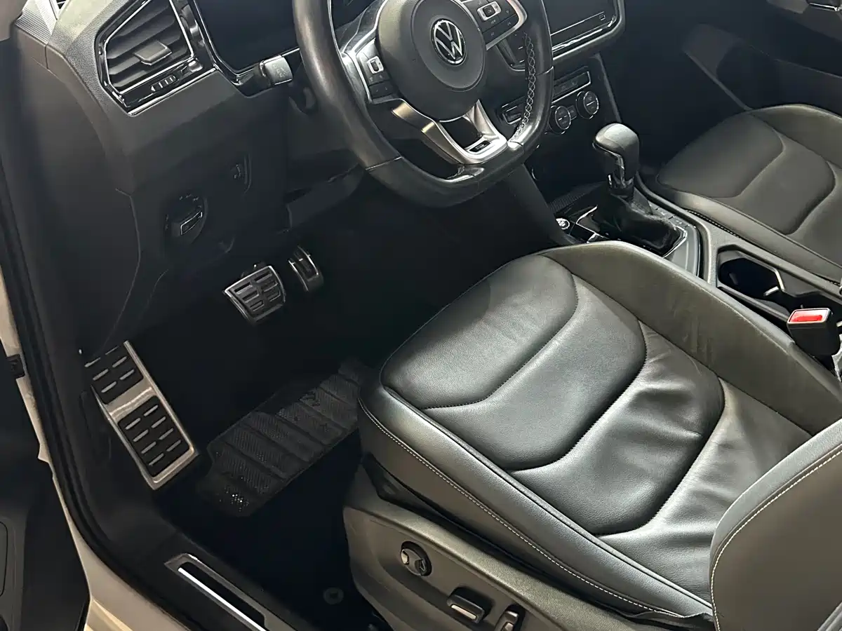 Volkswagen Tiguan L 2021 330TSI Automatic 2WD R-Line Premium фото 10