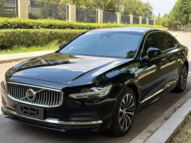  Volvo Volvo S90 2024 B5 Momentum Luxury Edition