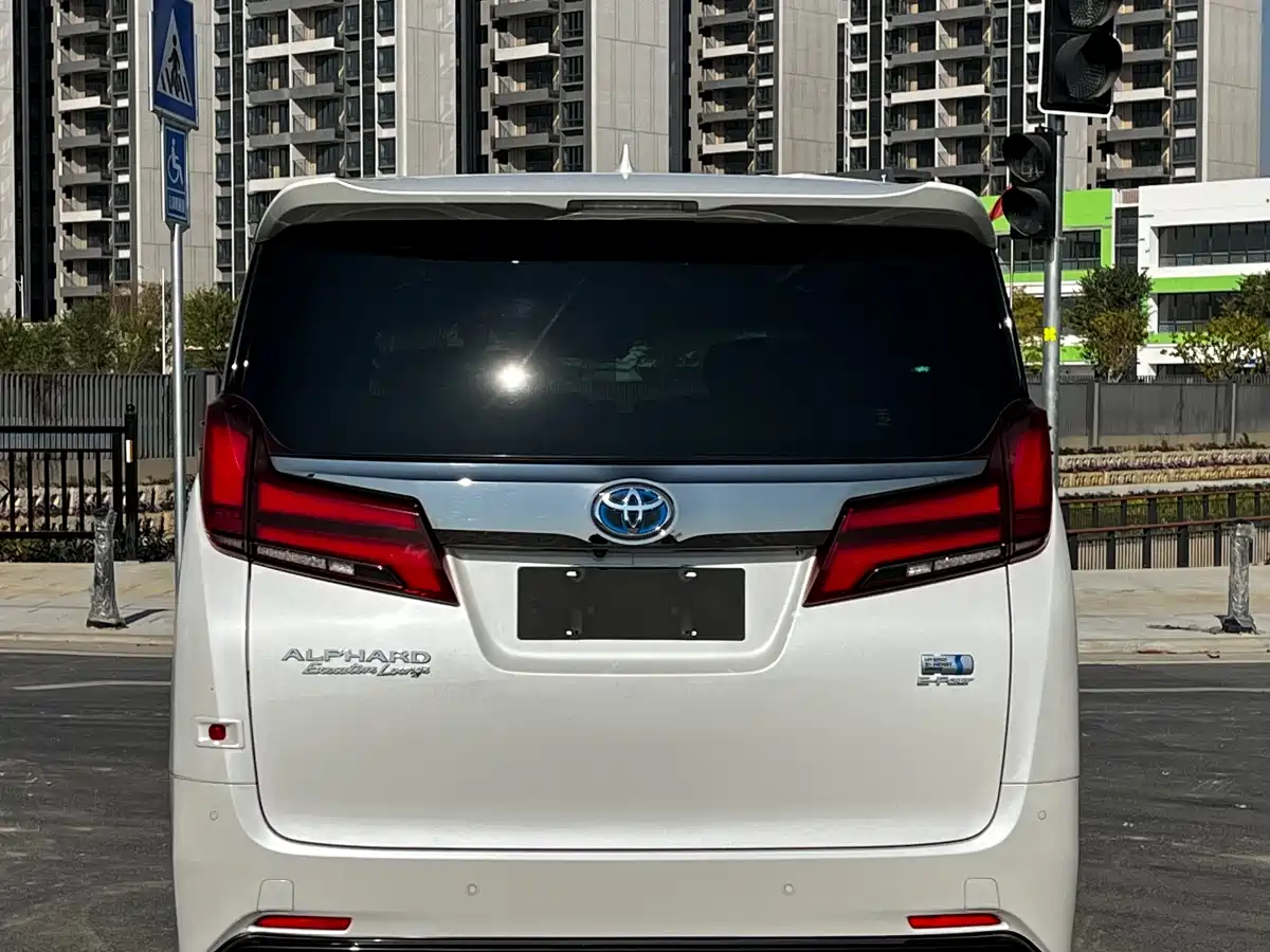 Toyota Alphard 2020 Hybrid 2.5L Gold Special Edition фото 4