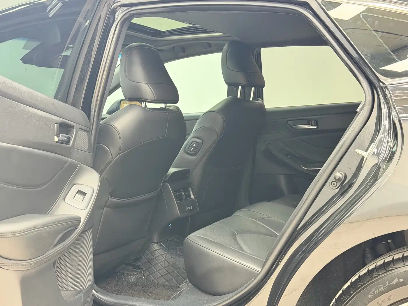 Toyota Avalon 2021 2.5L Luxury Edition фото 4