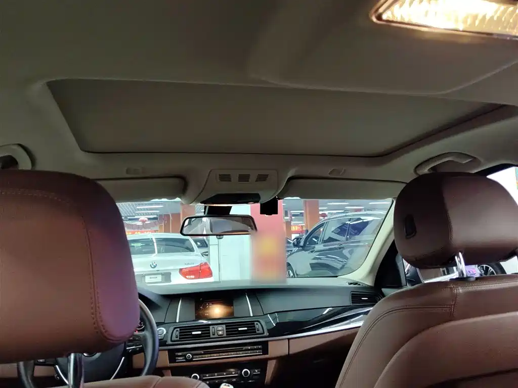 BMW 5 Series 2017 520Li Classic Edition фото 14