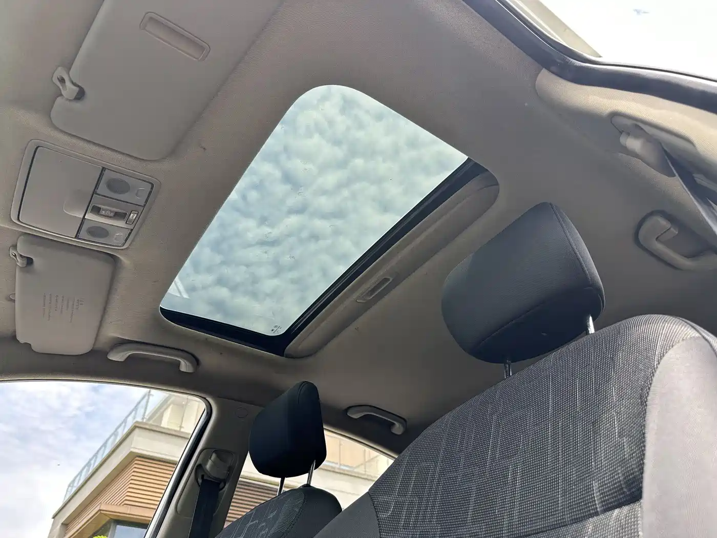 Kia K2 2012 Sedan 1.4L MT TOP Commemorative Edition фото 9