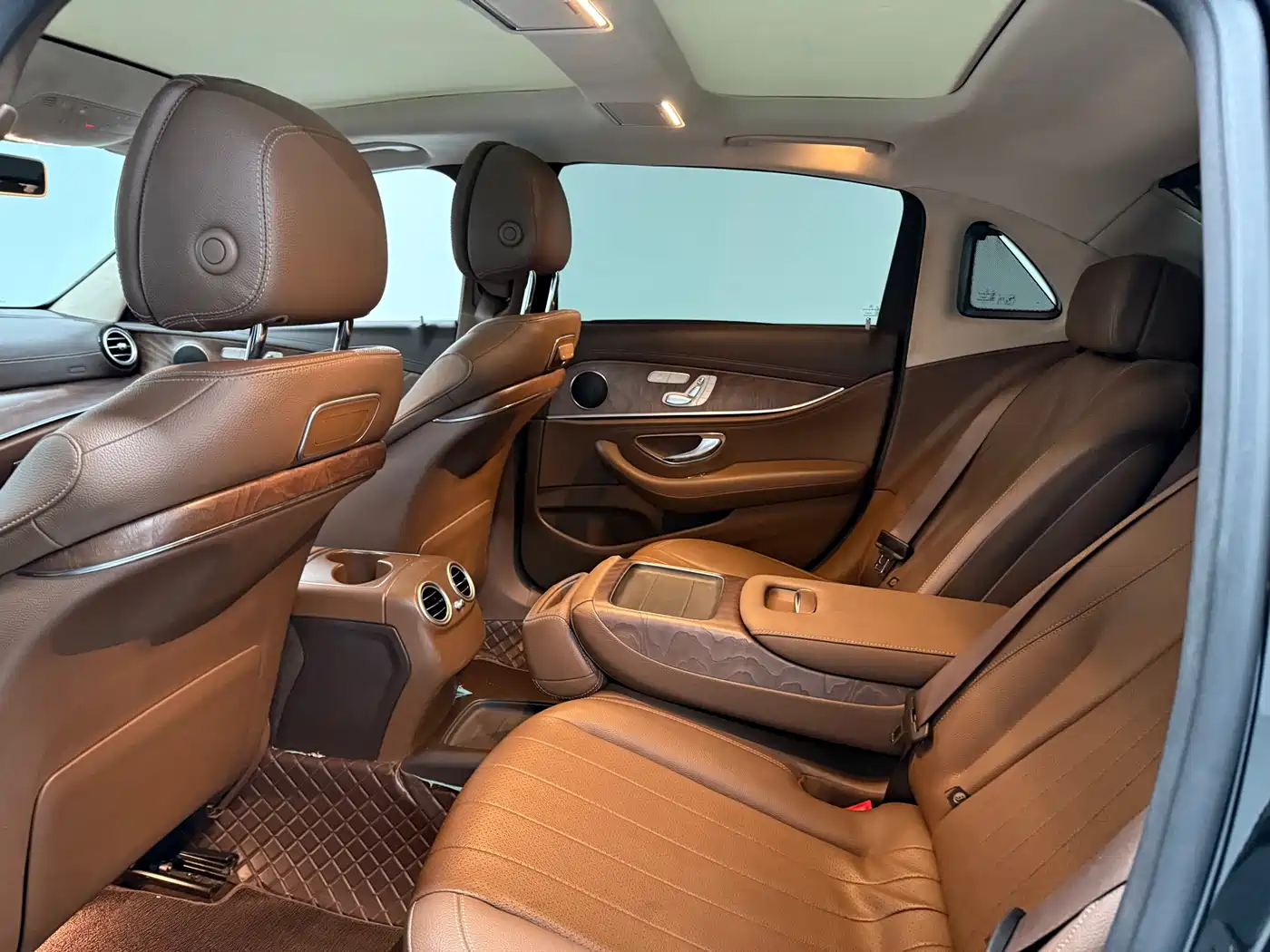 Mercedes-Benz E-Class 2018 E 300 L Luxury фото 11