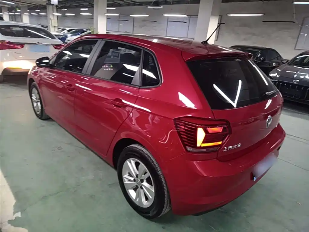 Volkswagen Polo 2019 Plus 1.5L Automatic Panorama Enjoyment Edition фото 5
