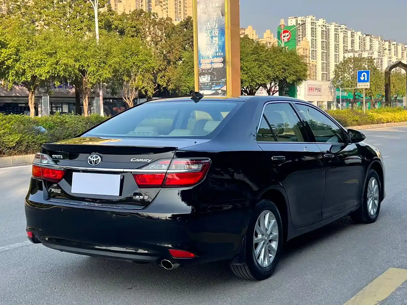 Toyota Camry 2015 2.0G Leading Edition фото 6